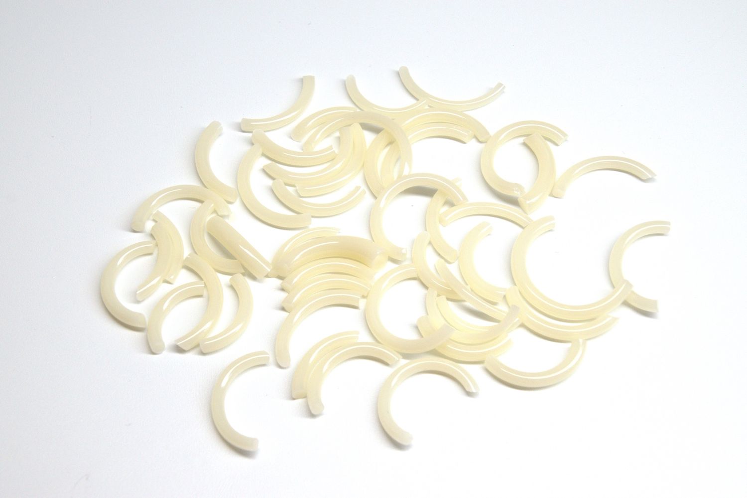 BE0420 Cream Macaroni