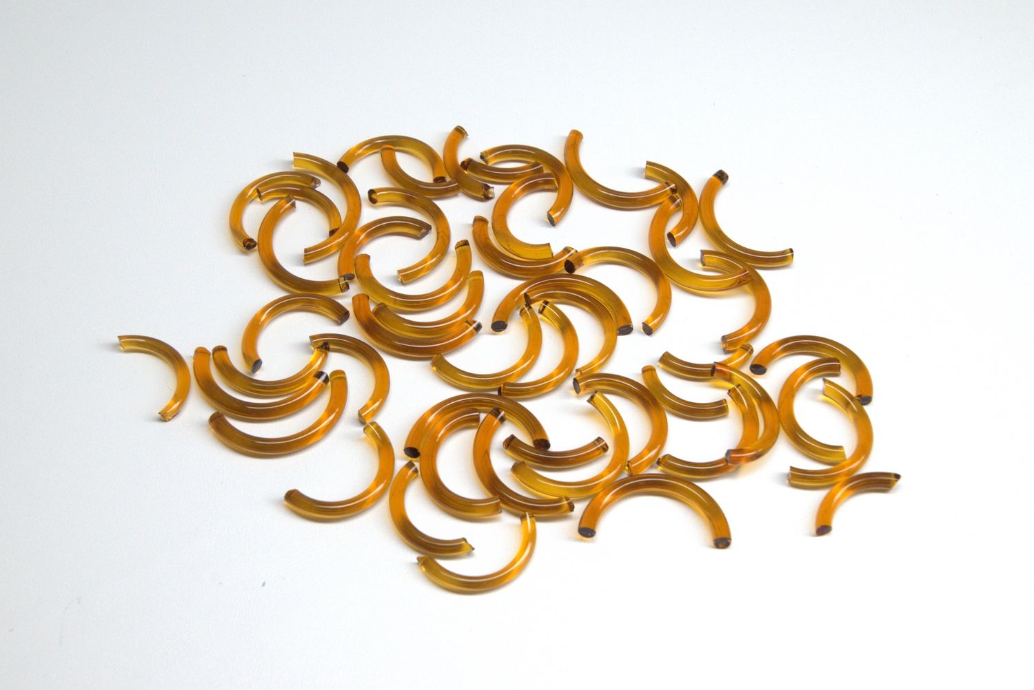 BE1138  Dark Amber Macaroni