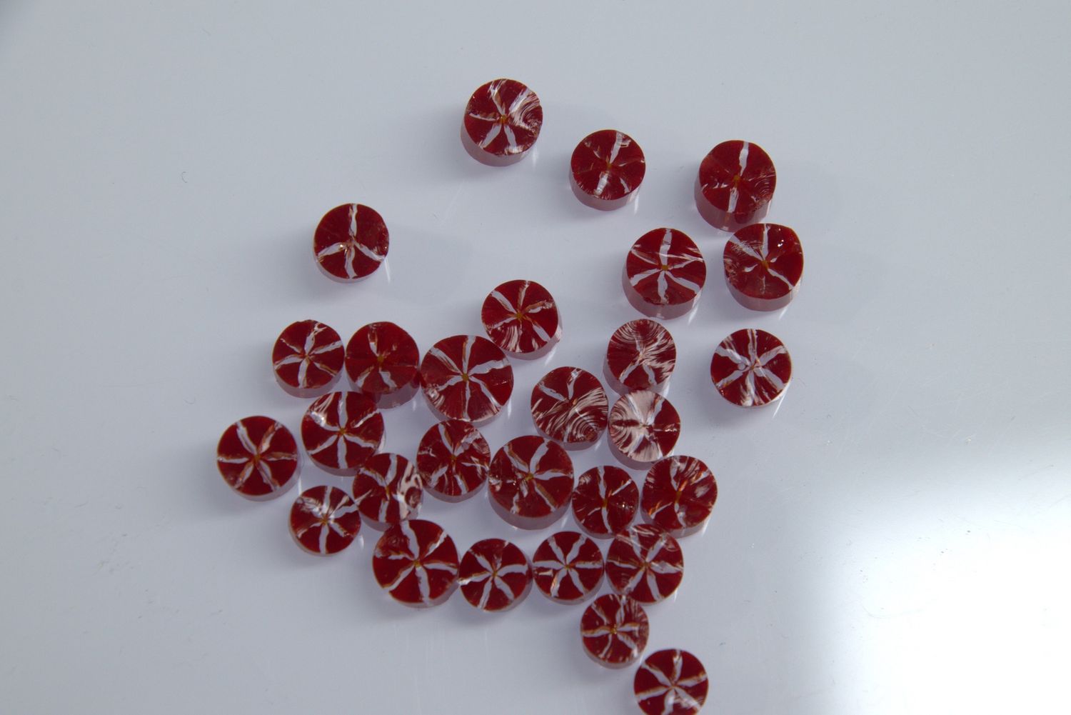 BE9038 Red and Clear Pinwheel Cane &amp; Murrini