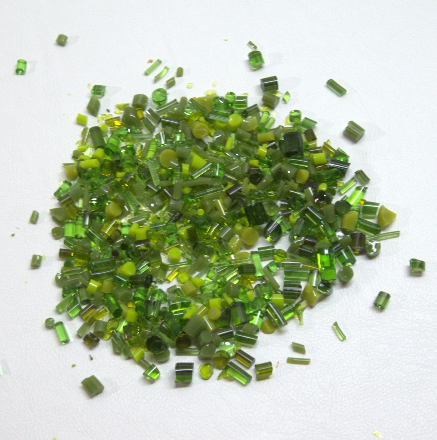 BE9029 Mixed Greens - Mixed Opal/Trans Bits&#39;n&#39;Pieces