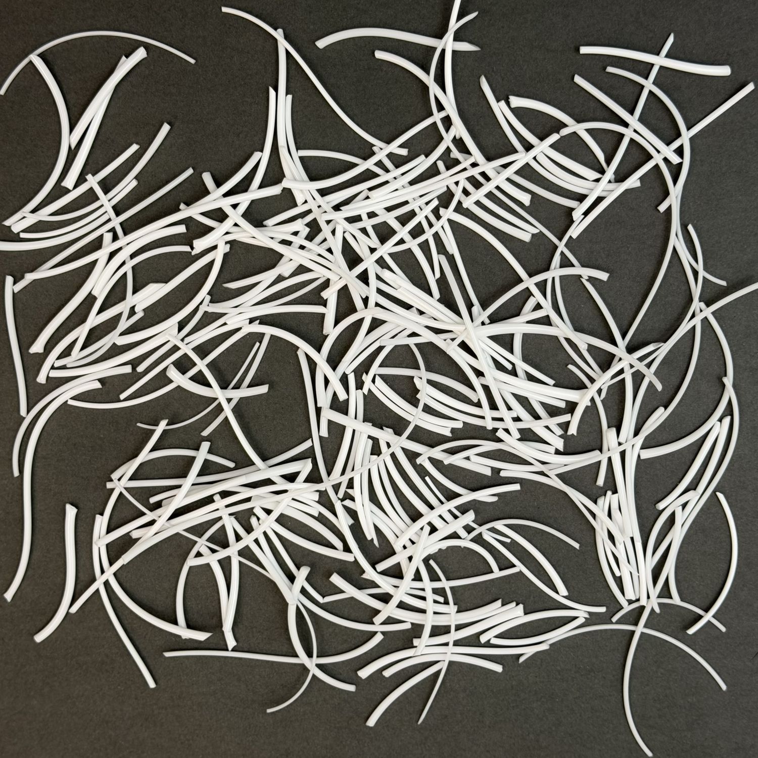 BE0013 Opaque White 2 Oz Snippets Standard