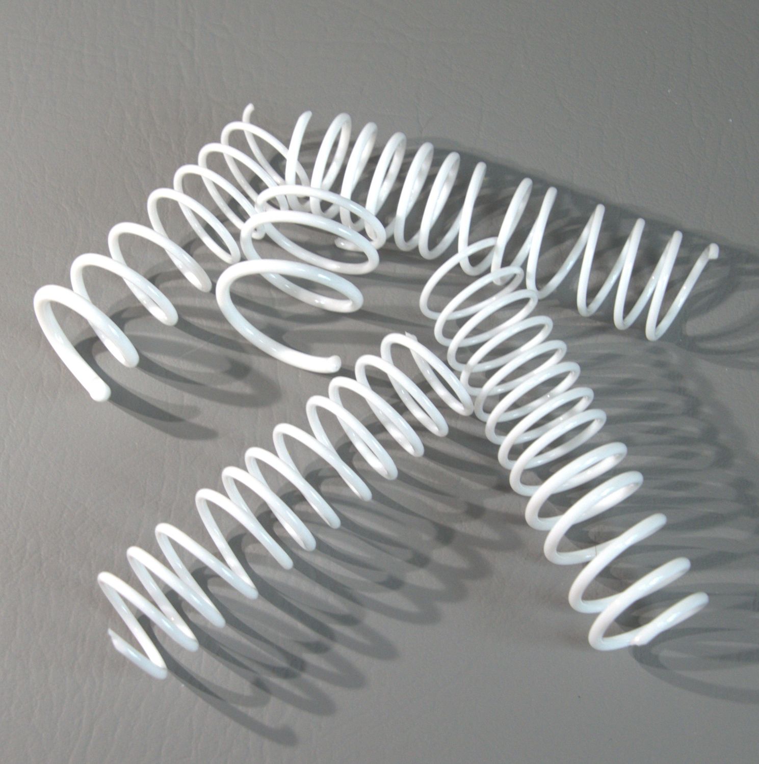BE0013 Opaque White Curls