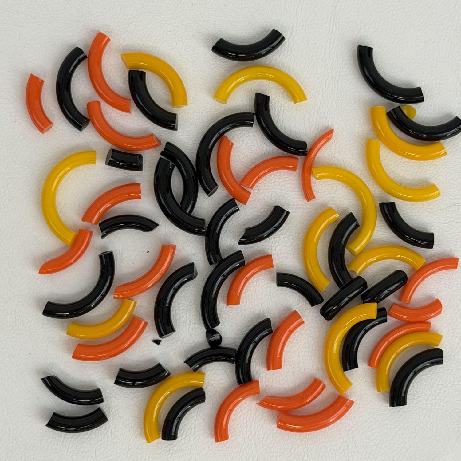 BE9033 Halloween Macaroni