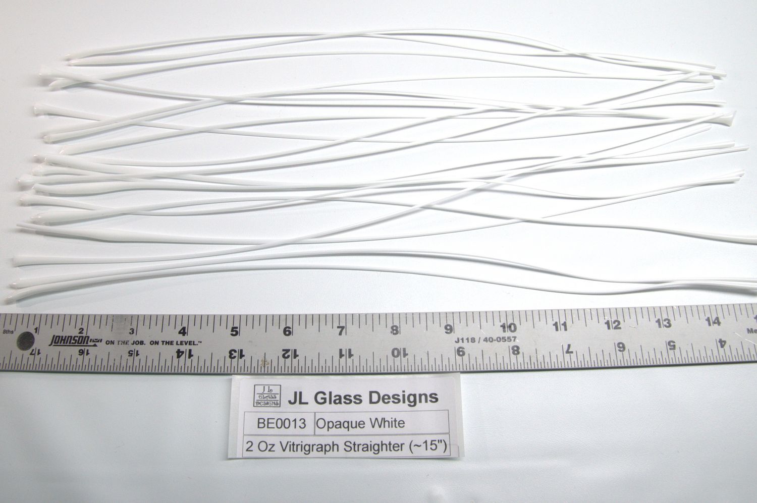 BE0013 Opaque White Straighter Vitrigraph