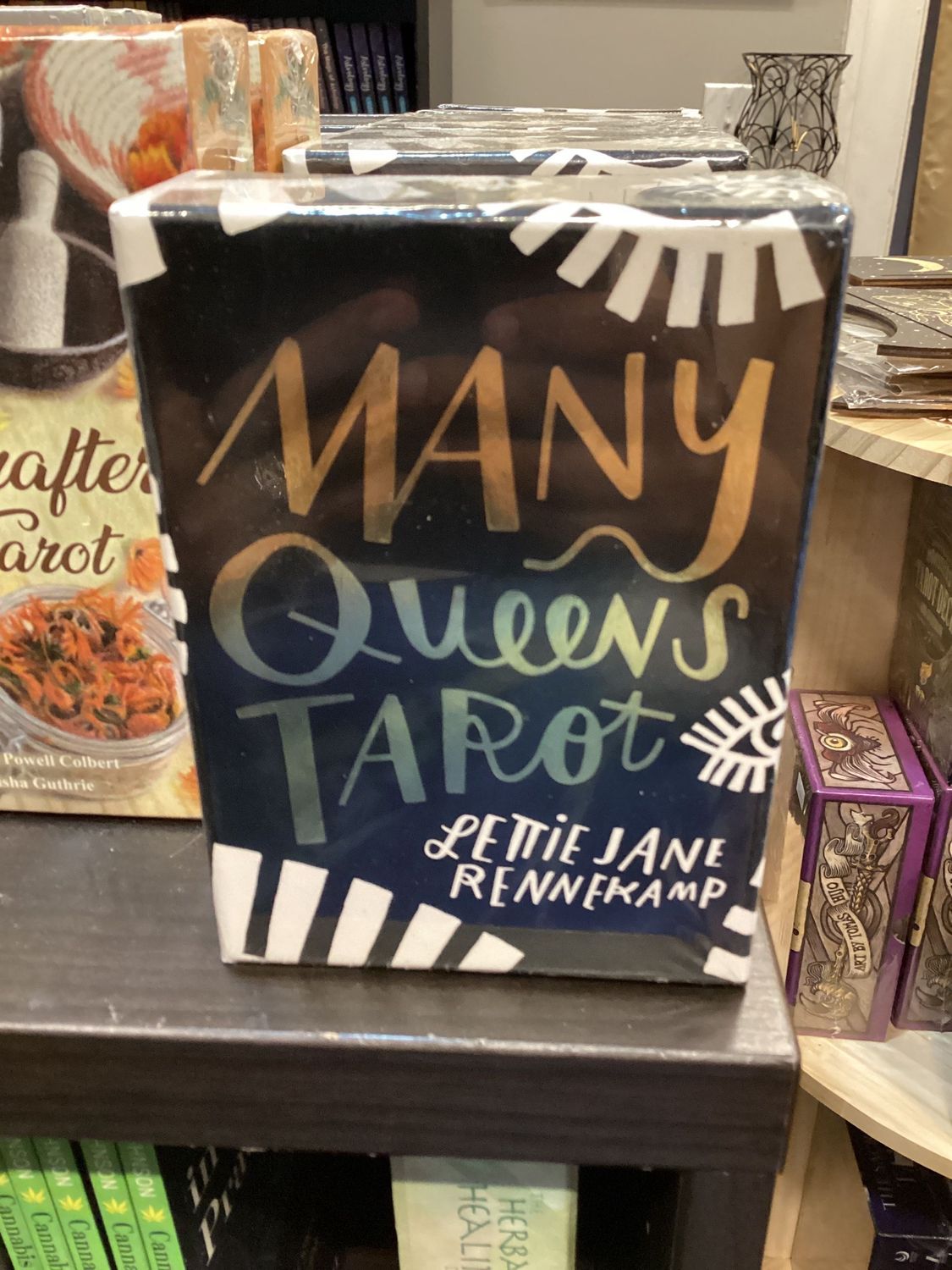 Many Queens Tarot