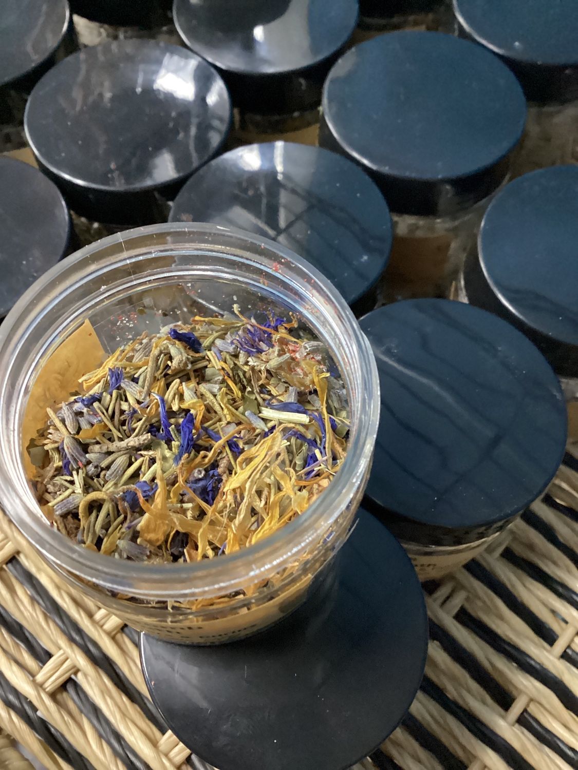 Lotus Flowa Bomb Bath