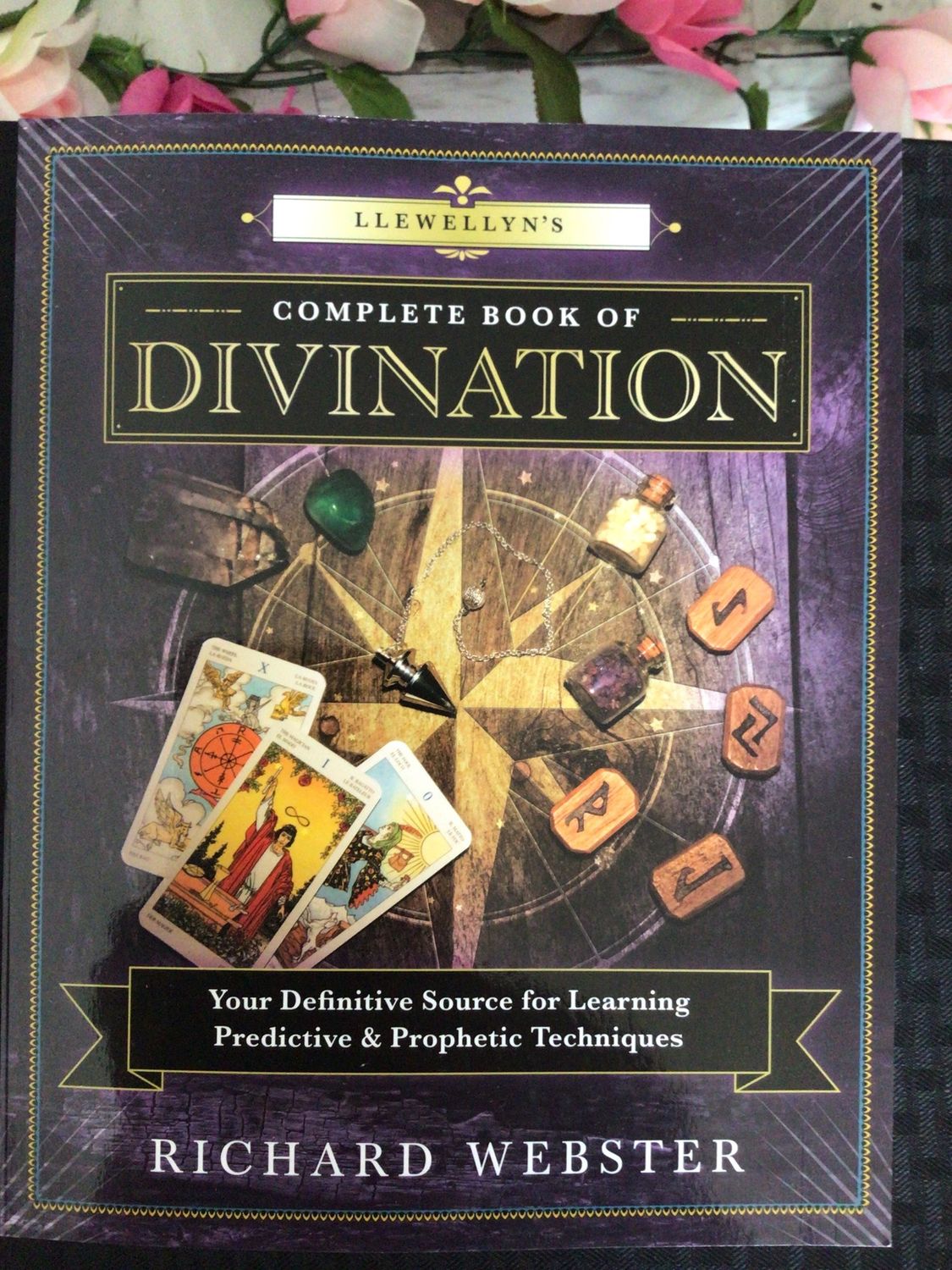 Llewellyn's Complete Book of Divination