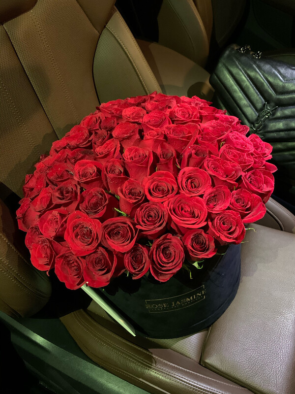 Grande Dome (Up To 100 Roses)