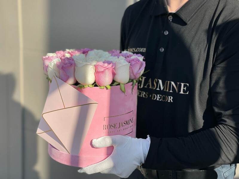  Pink Velvet Box & Up To 28 Stems Of Fresh Roses (Our Top Selling Item)  