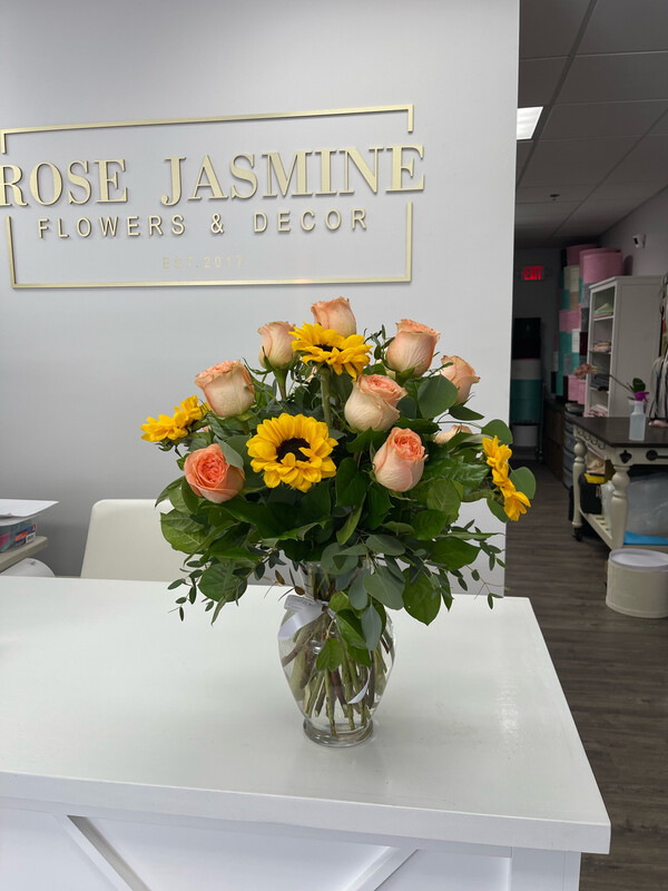 1 Dozen Premium Cut Roses & Sunflowers (Daily Deal) 