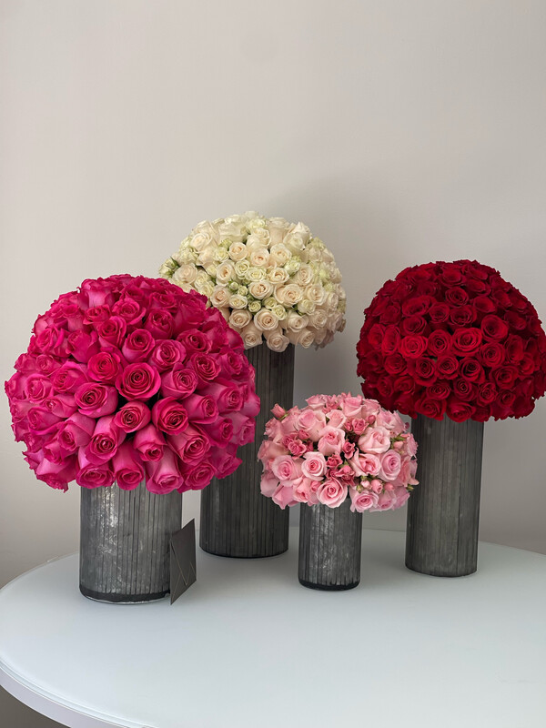 550 Premium Roses - Designer Vase Set