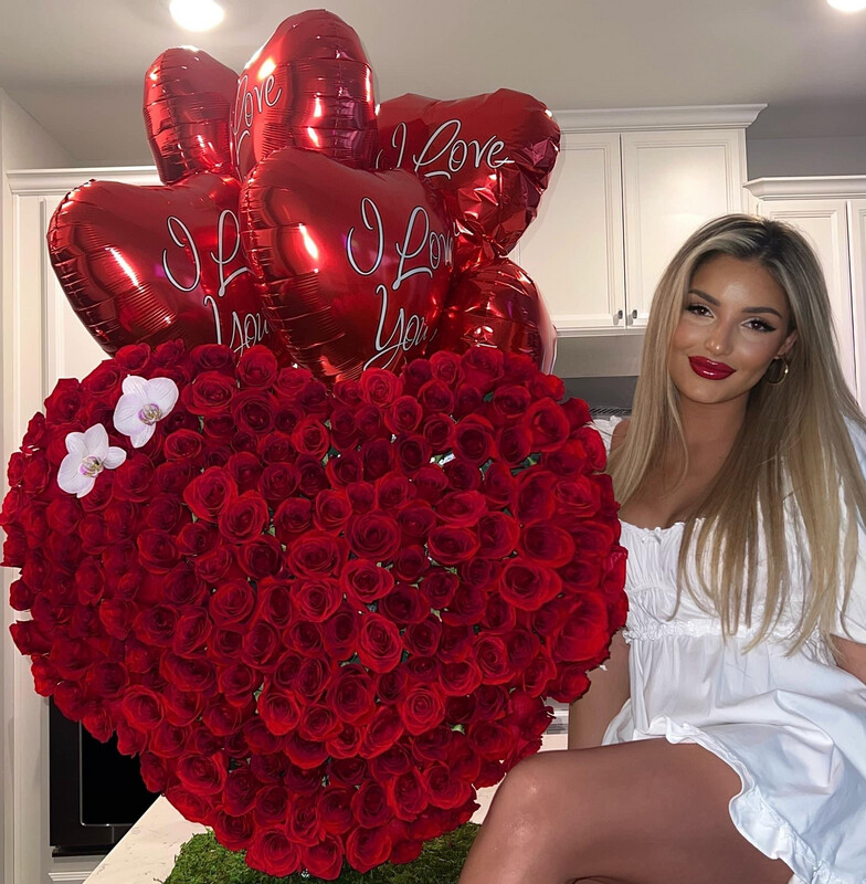 Standing Fresh Roses Heart