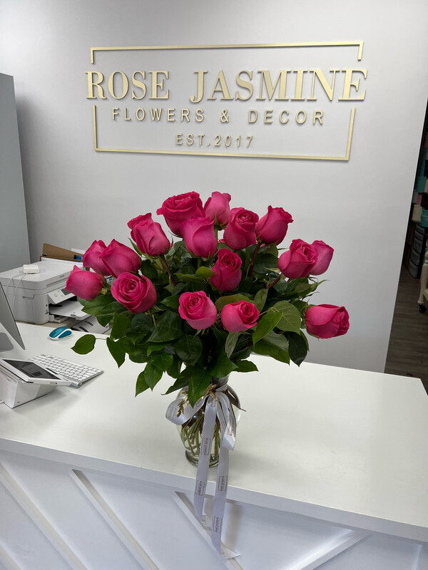 2 Dozen Premium Cut Roses In A Clear Vase