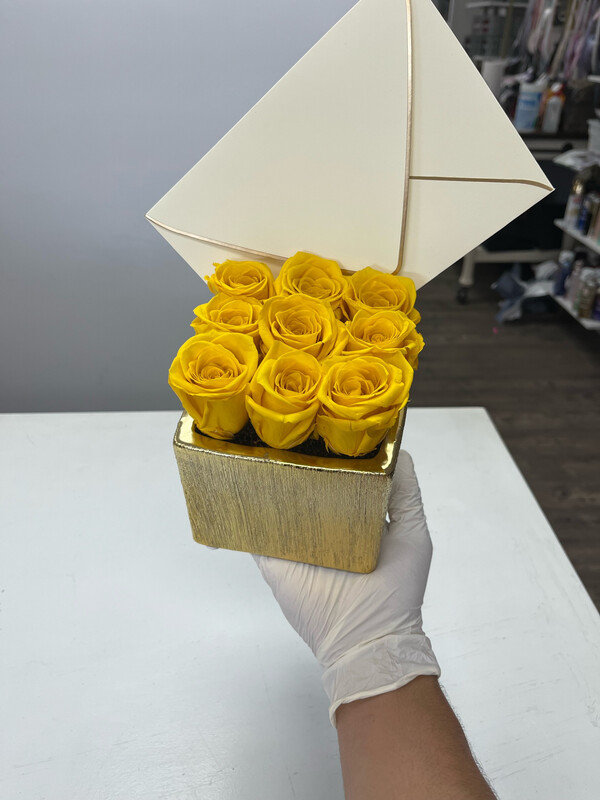 Forever Roses Mini Simplicity in a Gold Vase