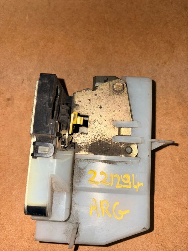 Serrure de porte 8200350436