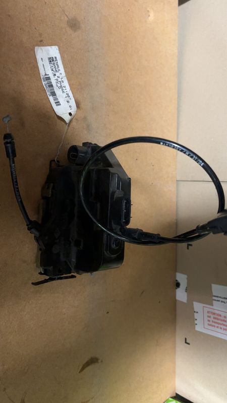 Serrure de porte 7701474906