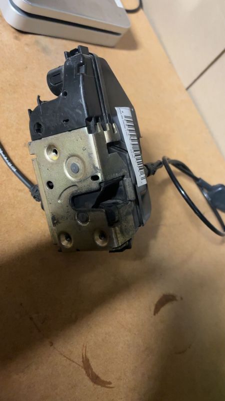 Serrure de porte 8200017958