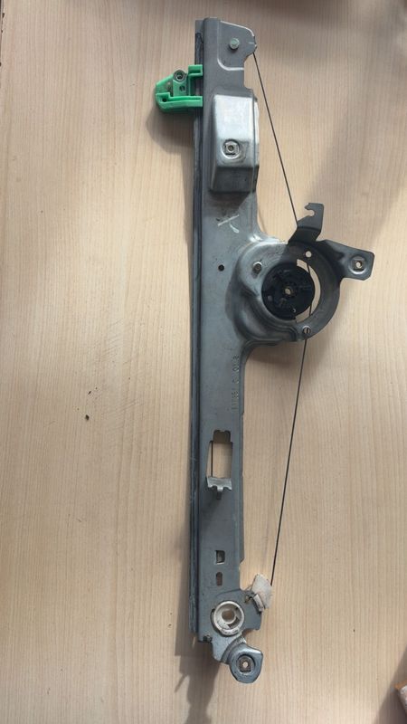 Lève-vitre 8201010936