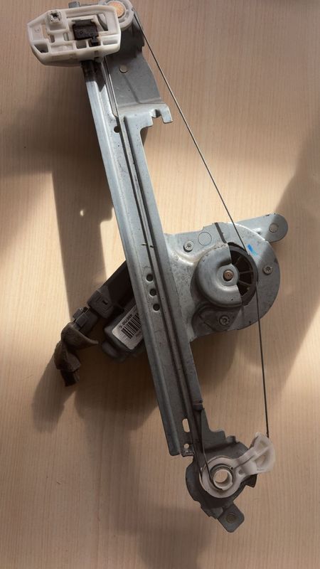 Lève-vitre 8201010935