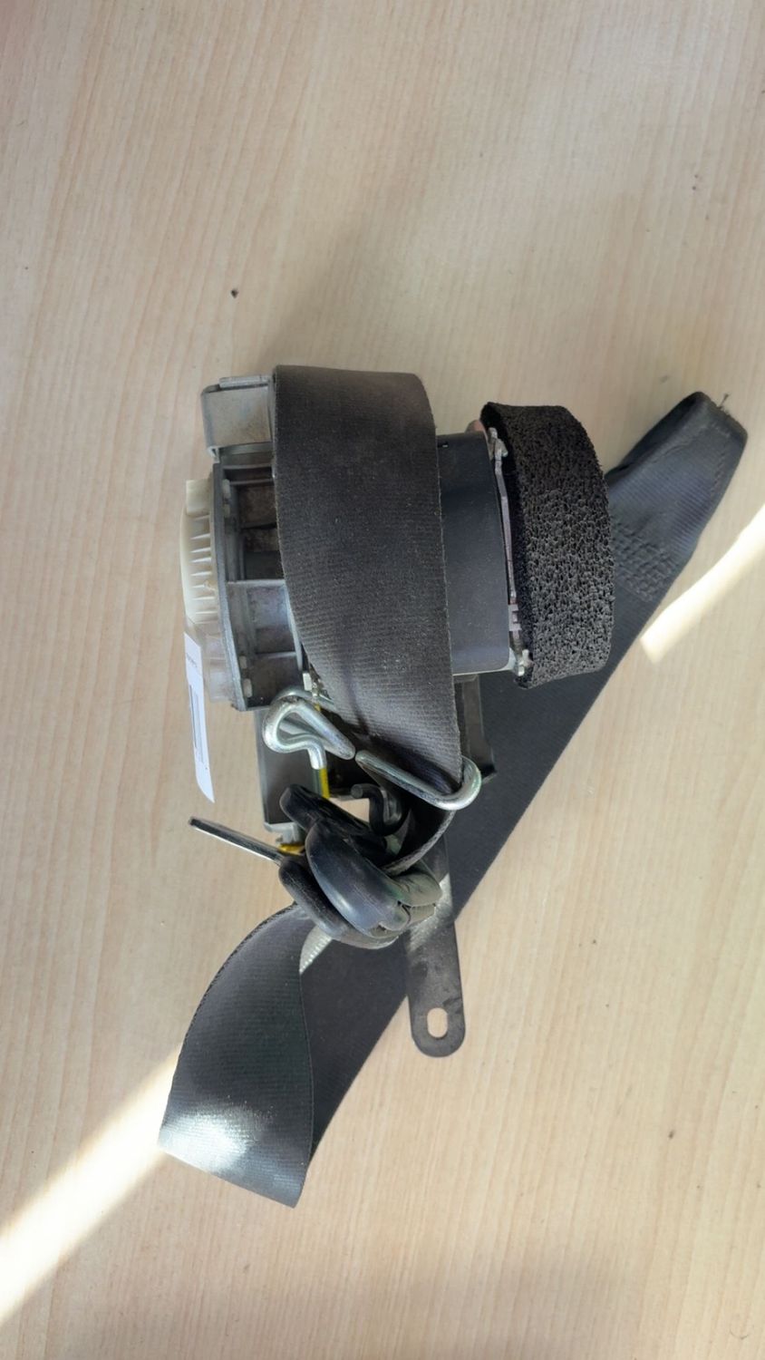 Ceinture de sécurité avant gauche Mercedes Classe C (W204) 2007-2015 34054703 14315