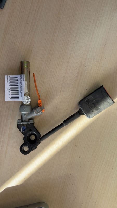 boucle de ceinture de sécurité avant droit peugeot partner (s1) break 542270000a
