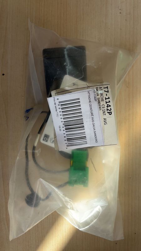 attache ceinture av g dacia sandero 878172680R