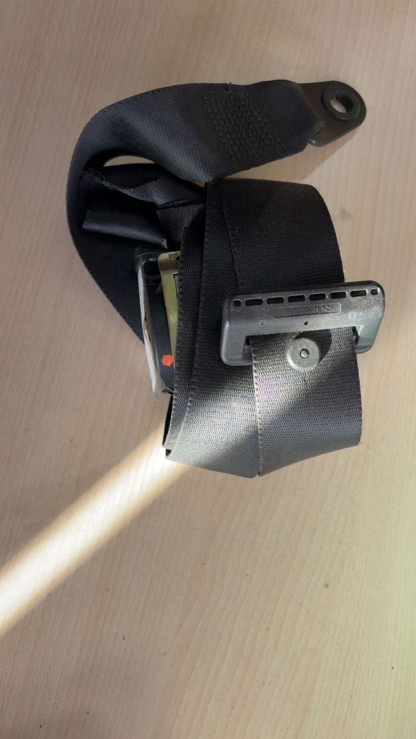 CEINTURE DE SÉCURITÉ AVANT DROIT 542496661 T4X9A-KLE / 2S6AA61294AD 047068 / 2S6A