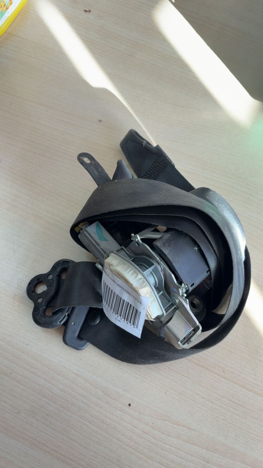 Tendeur de ceinture de sécurité droit, référence 34054704 Ford Fiesta 6 (JA8) 1.4 16V