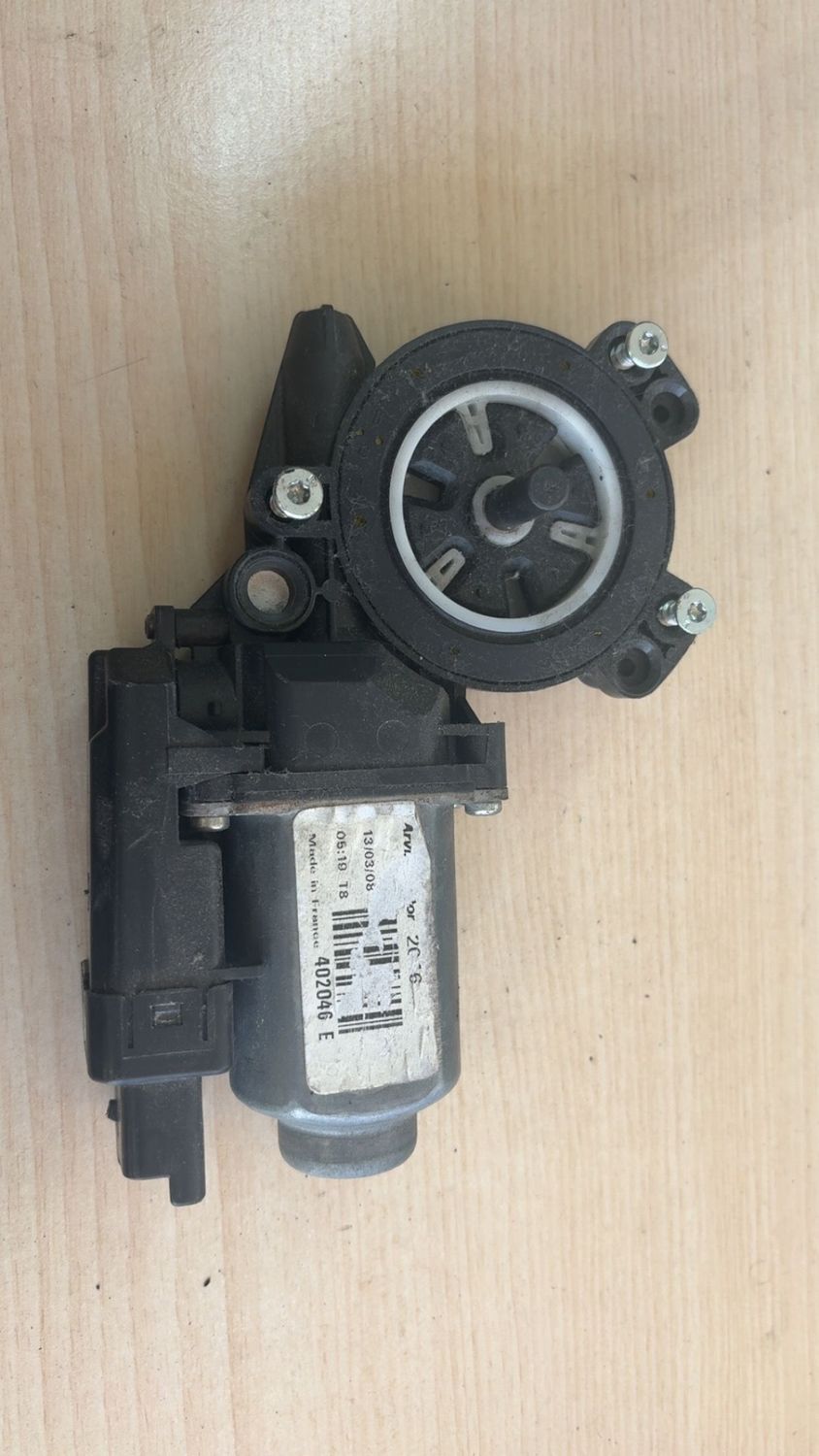 Renault Grand Scenic, I 2003.01 - 2009.12 Moteur de lève-vitre - AVANT GAUCHE 440726J4