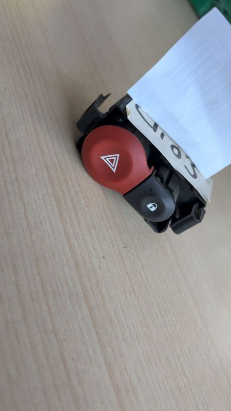 Interrupteur de danger pour Renault Modus 252103766R 8200214896