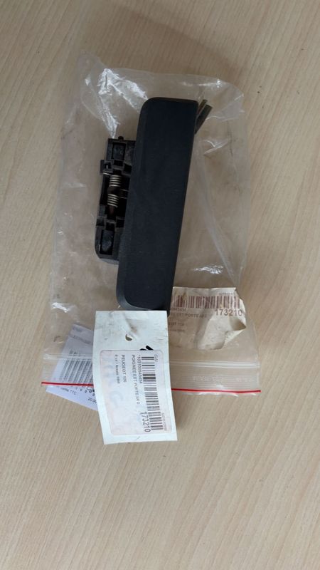 Poignée extérieure arrière gauche Peugeot 106 de 1992 à 1996 9612222877 9617351077 233093