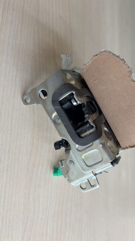 Serrure de porte avant gauche occasion - Dacia DUSTER - 8200735223