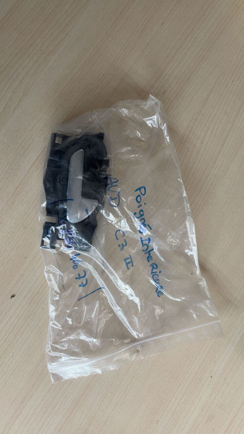 Poignée Avant Droite - PEUGEOT 3008 - Référence : 9683446077