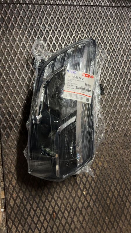 TYC 20-17585-06-2 Projecteur principal pour DACIA SANDERO, LOGAN