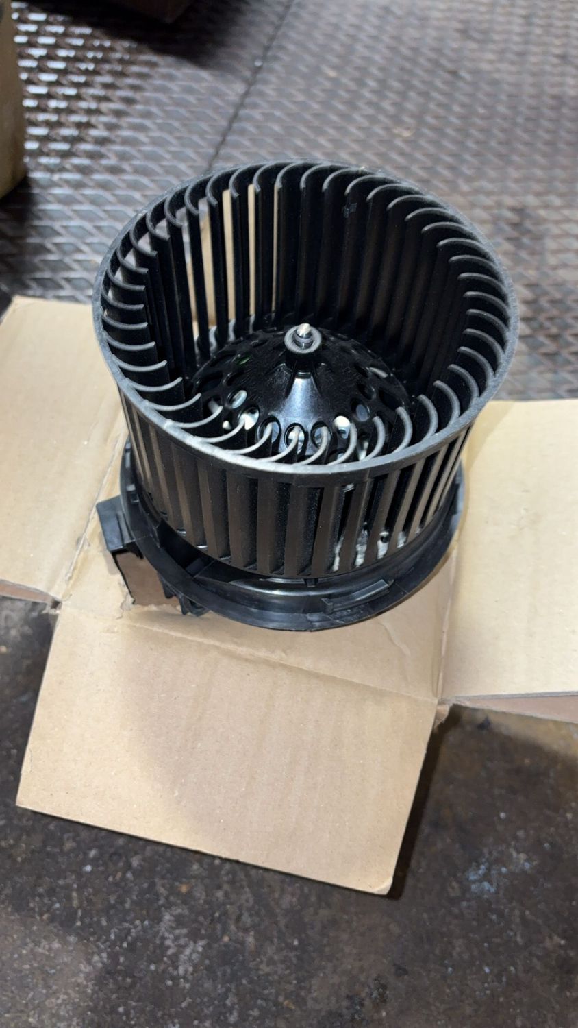 T1013000E VENTILATEUR MOTEUR CHAUFFAGE PEUGEOT 508 SW Allure 2014-2018 2182579