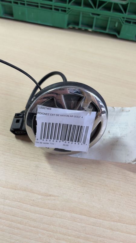 1j5962103 1j5 962 103, 1 J5 827 469 Lid lock (BOOT LOCK) - REAR Volkswagen Golf 2003 1.8L - EIS00211978