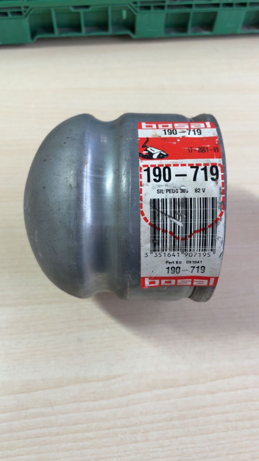 Résonateur, système d'échappement