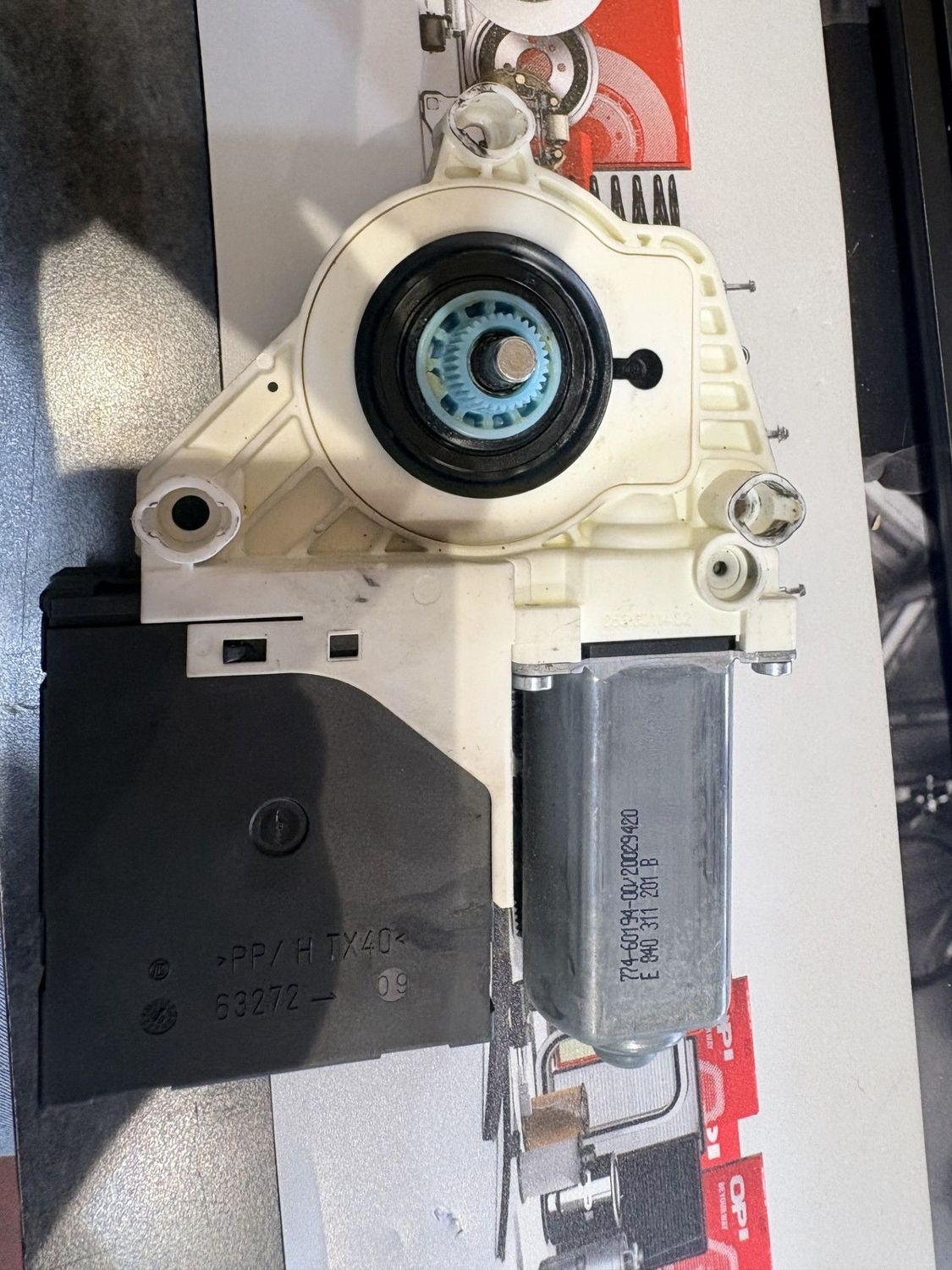 MOTEUR Leve vitre electrique avant droit