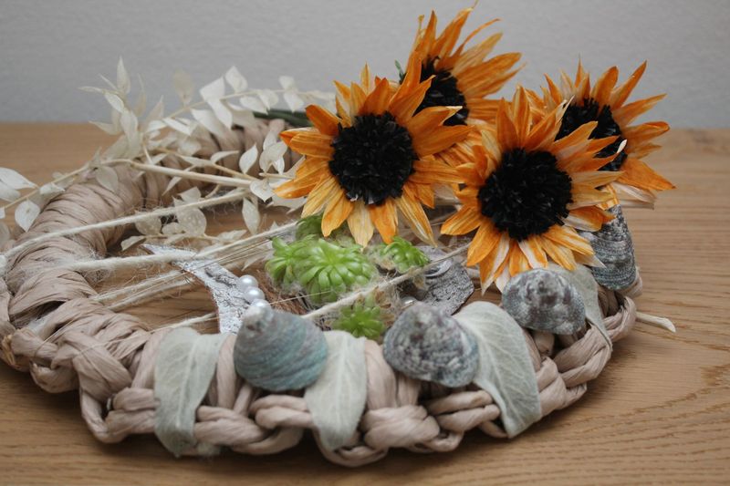 Sonnenblumen aus finnischen Papiergarnen