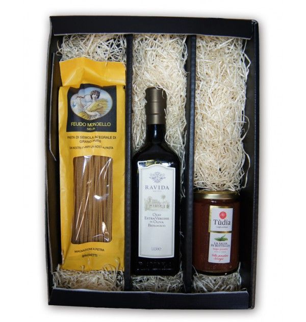 Geschenkbox mit ausgewählten Produkten aus unserem Pasta Sortiment.