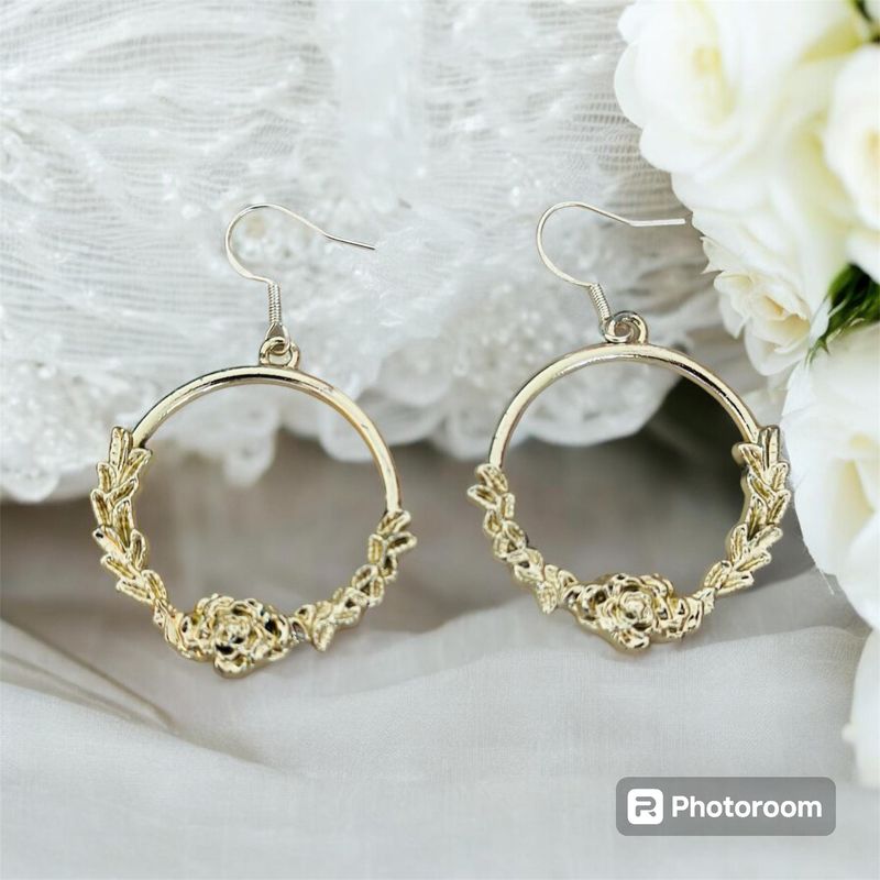 Gold wreath earrings| Handmade Earrings| Handmade gift| Birthday gift|