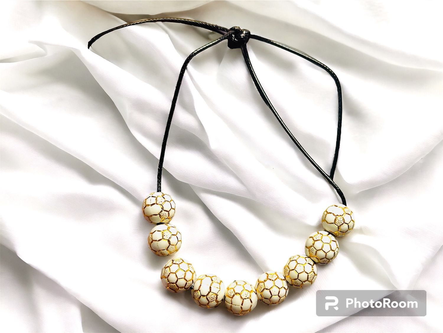 White and Gold round bead bracelet