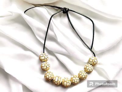 White and Gold round bead bracelet