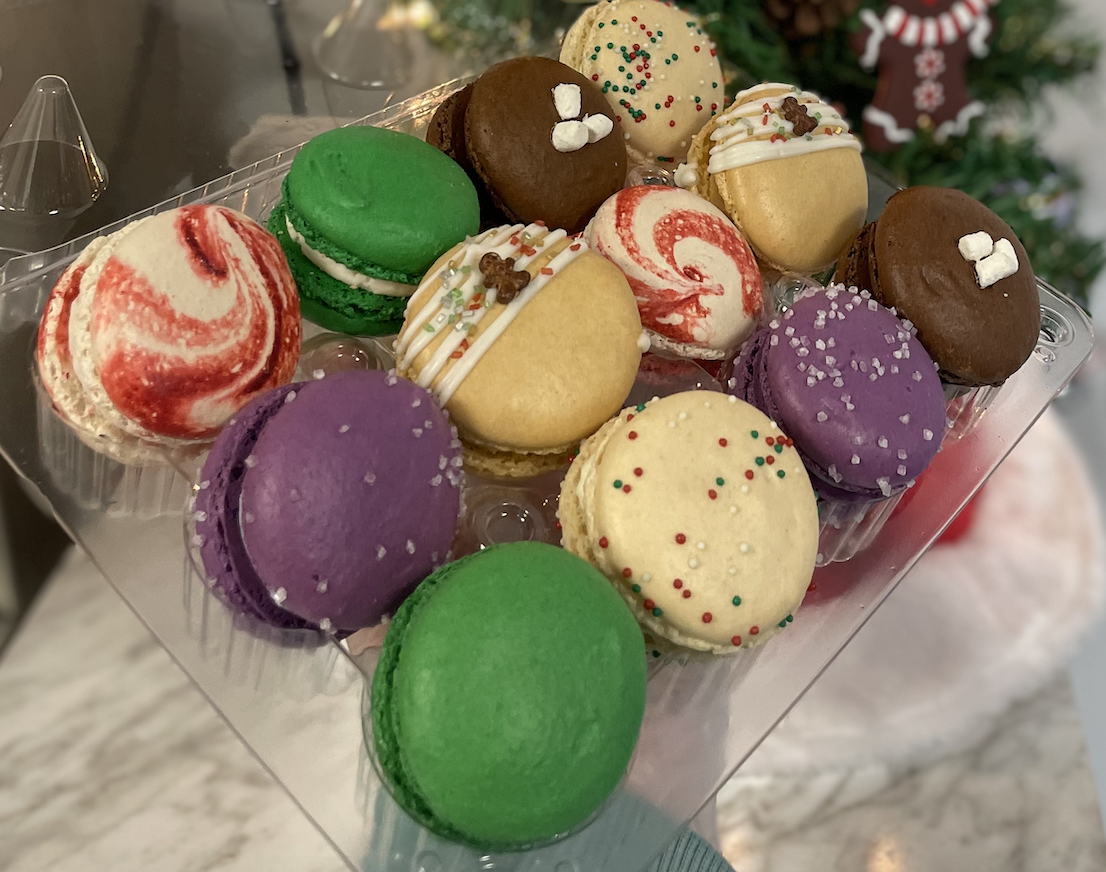 Assorted UNDECORATED Seasonal Macarons (12)