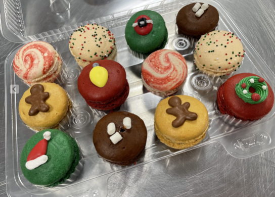 Assorted Decorated Seasonal Macarons (24)
