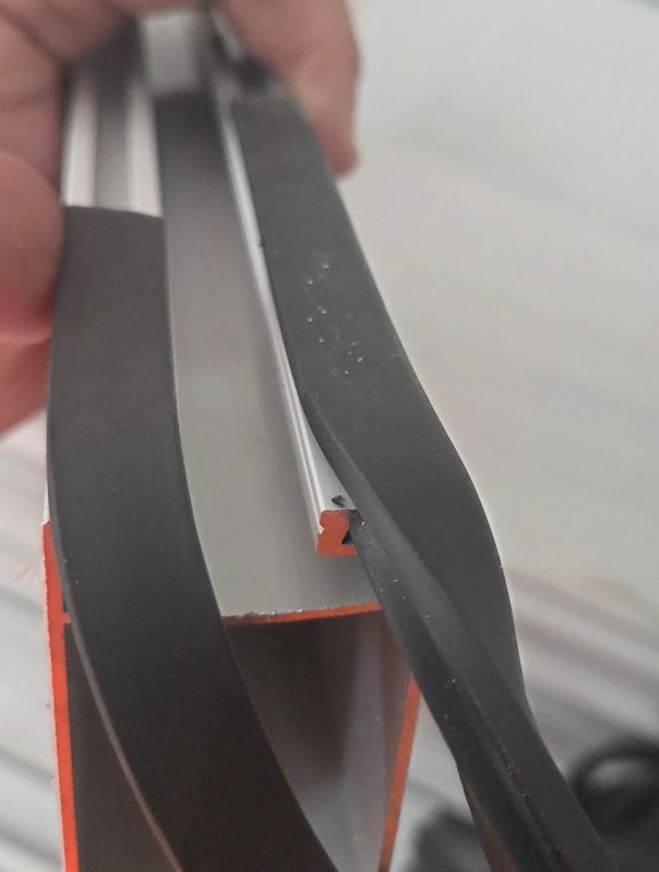 Middle Plank Rubber Seal/ft.