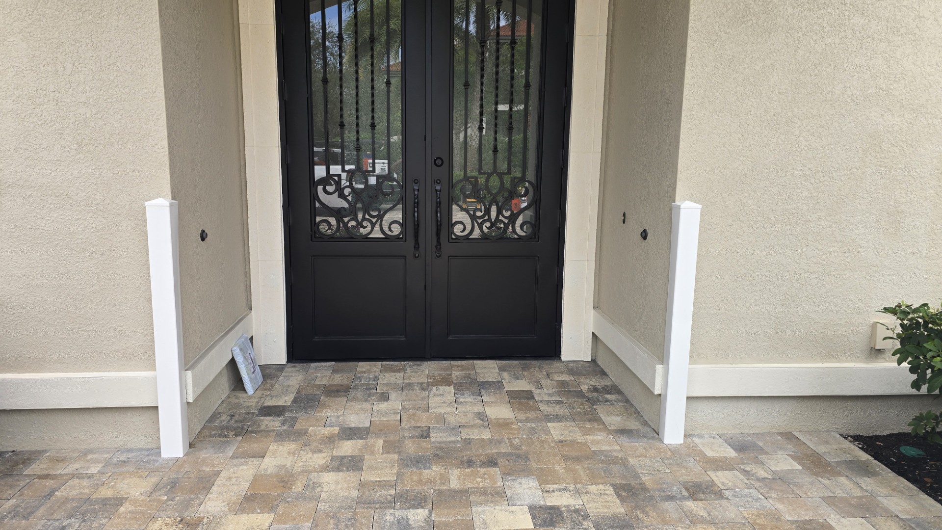 Bracket White Cover and Cap