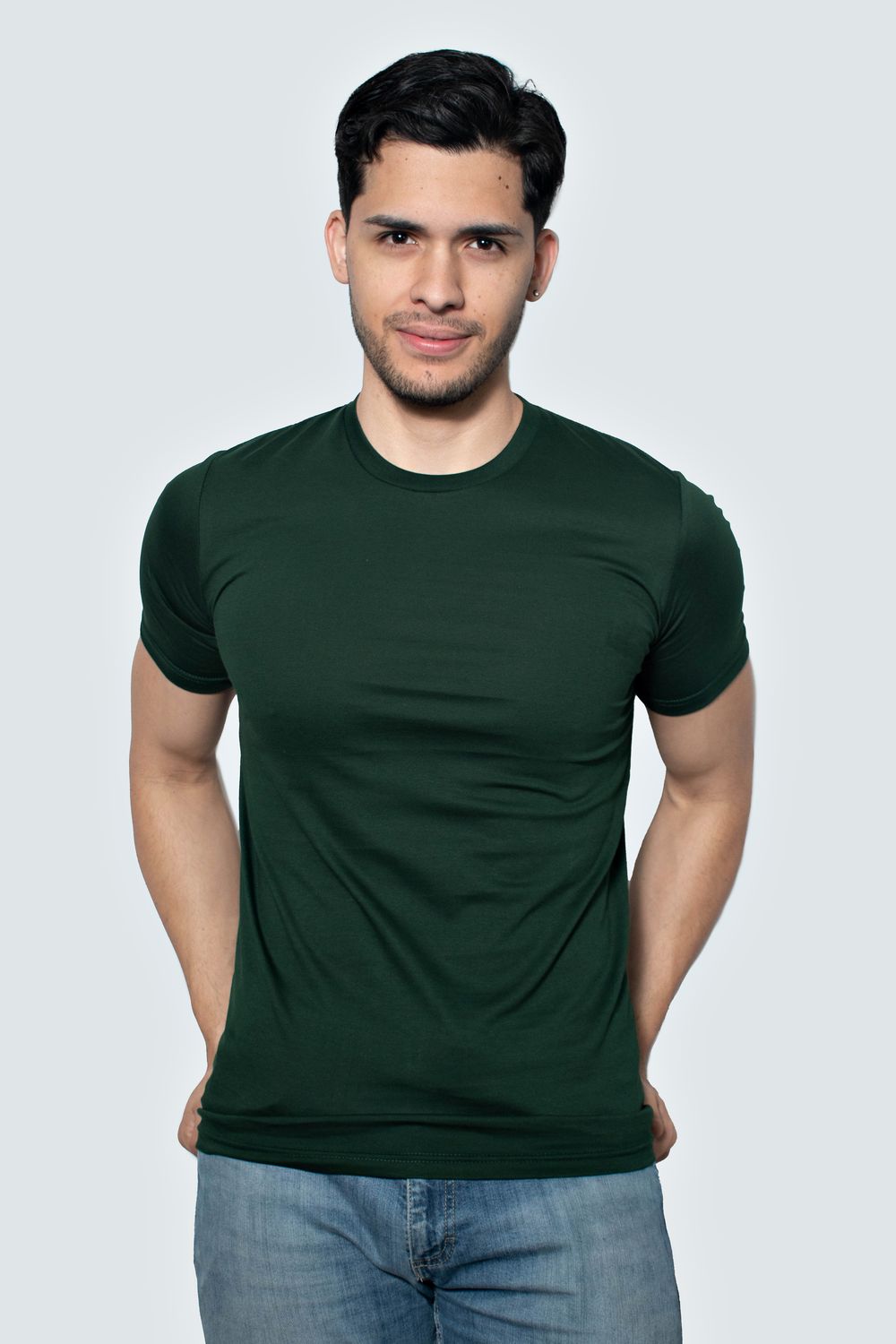 Básica cuello redondo color verde bosque