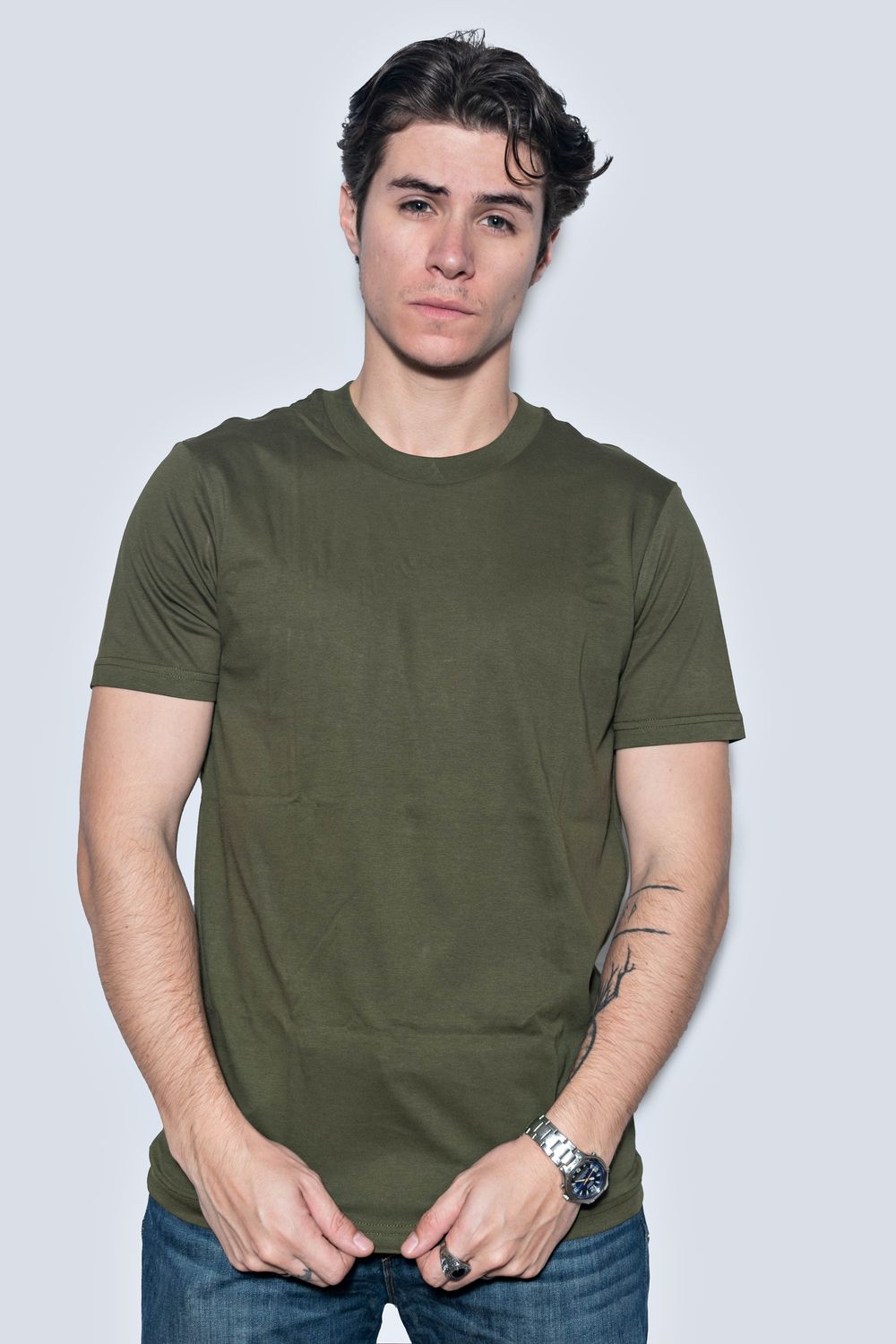 Básica cuello redondo color verde militar