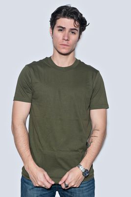 Básica cuello redondo color verde militar